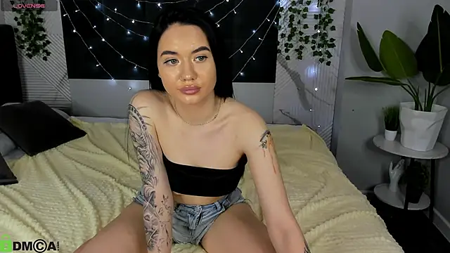 Snapshot of L1llian_Lee chatting on March 4, 11:38 am L1llian Lee online show from March 4, 11:38 am