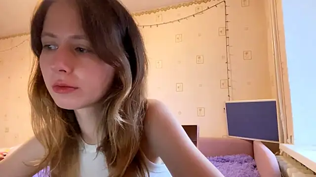 Snapshot of AlesiaGurevich chatting on August 2, 3:32 pm AlesiaGurevich online show from August 2, 3:32 pm
