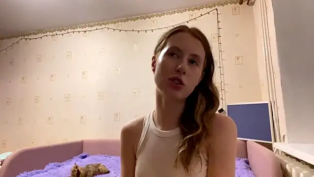 Snapshot of AlesiaGurevich chatting on August 6, 12:23 am AlesiaGurevich online show from August 6, 12:23 am