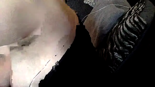 CurvyCatx online show from March 11, 9:15 am