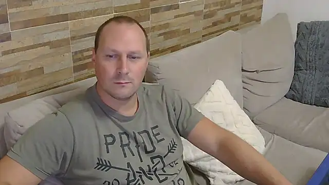 Snapshot of lustonfan chatting on April 21, 11:51 pm lustonfan online show from April 21, 11:51 pm