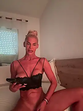 Snapshot of Aria_69 chatting on August 2, 12:47 pm Aria 69 online show from August 2, 12:47 pm
