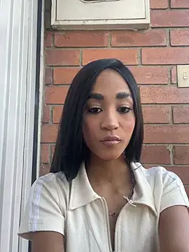 Snapshot of Paola_14 chatting on May 9, 10:15 pm Paola 14 online show from May 9, 10:15 pm