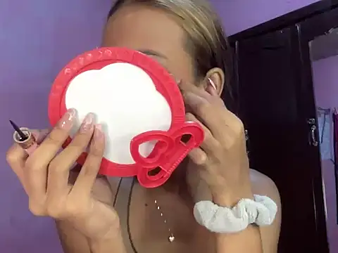 Snapshot of Sunkissed_seductress chatting on July 23, 2:04 pm Sunkissed seductress online show from July 23, 2:04 pm