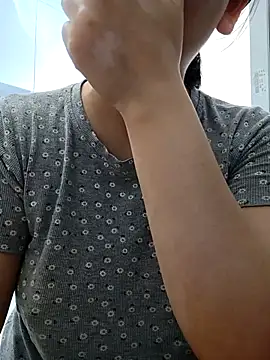 Emi hot1 online show from March 18, 7:11 am