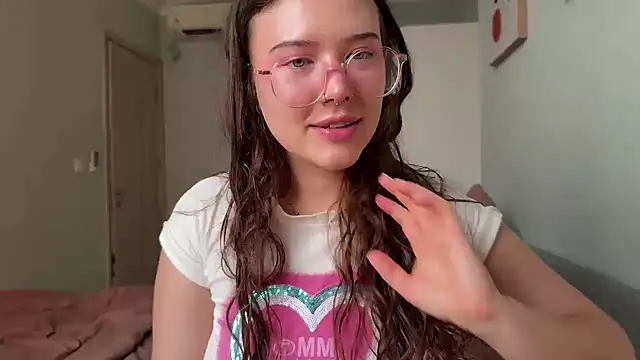 KristieKitty online show from July 18, 8:18 am