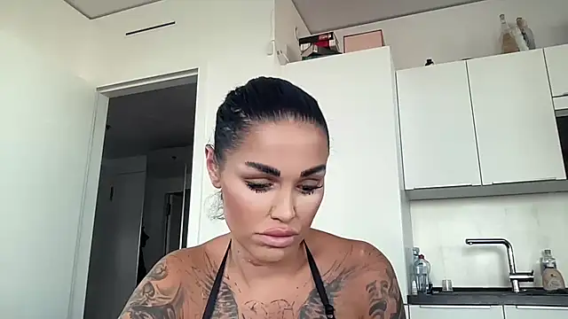 AMBER HARD online show from April 1, 4:48 pm