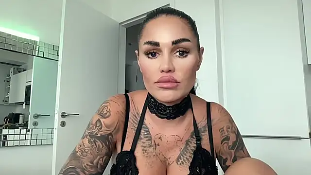 AMBER HARD online show from April 2, 1:42 pm