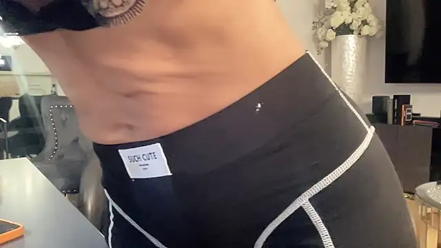 AMBER HARD online show from April 8, 7:14 pm