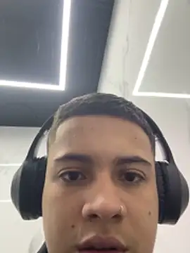 Snapshot of OliverTabordaa chatting on May 28, 7:00 pm OliverTabordaa online show from May 28, 7:00 pm