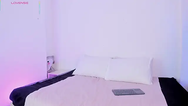 Eve-01 online show from April 21, 7:28 pm