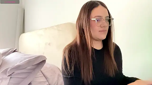 Snapshot of Sarahhh_0 chatting on March 4, 8:15 pm Sarahhh 0 online show from March 4, 8:15 pm