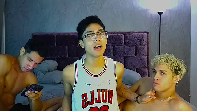 Snapshot of Wild_Squad chatting on April 30, 6:58 pm Wild Squad online show from April 30, 6:58 pm