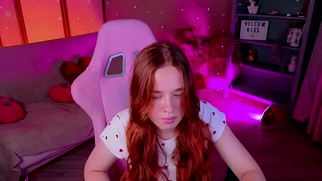 Snapshot of TiffanyVex chatting on July 30, 1:43 pm TiffanyVex online show from July 30, 1:43 pm