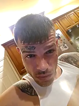 Snapshot of CrystalNBubba chatting on March 5, 4:30 am CrystalNBubba online show from March 5, 4:30 am