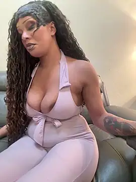 Snapshot of Riasvenenoo chatting on April 29, 4:00 pm Riasvenenoo online show from April 29, 4:00 pm