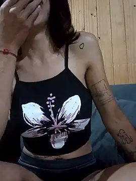 Snapshot of Tattixclusivee chatting on March 13, 1:45 am Tattixclusivee online show from March 13, 1:45 am