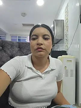 Pretty Julieta online show from April 7, 10:31 pm