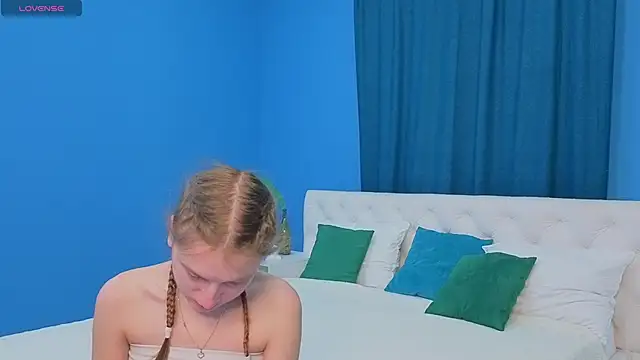 Snapshot of Xenia_paradise chatting on May 24, 12:26 am Xenia paradise online show from May 24, 12:26 am