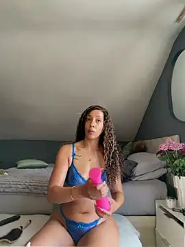 Snapshot of Saskia_xx chatting on June 17, 9:23 am Saskia xx online show from June 17, 9:23 am