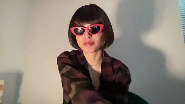 Snapshot of SlowVenomXX chatting on April 1, 10:27 am SlowVenomXX online show from April 1, 10:27 am