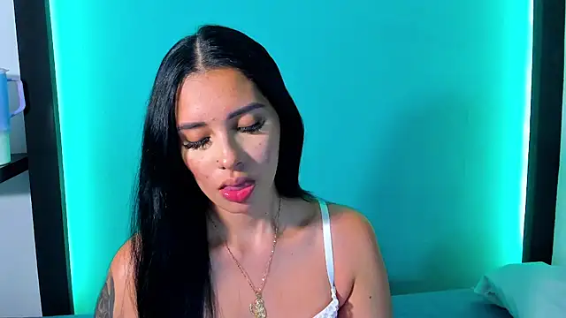 Snapshot of Emma_AH chatting on June 4, 7:42 pm Emma AH online show from June 4, 7:42 pm