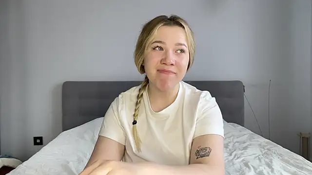 alyrasun online show from March 28, 6:13 am