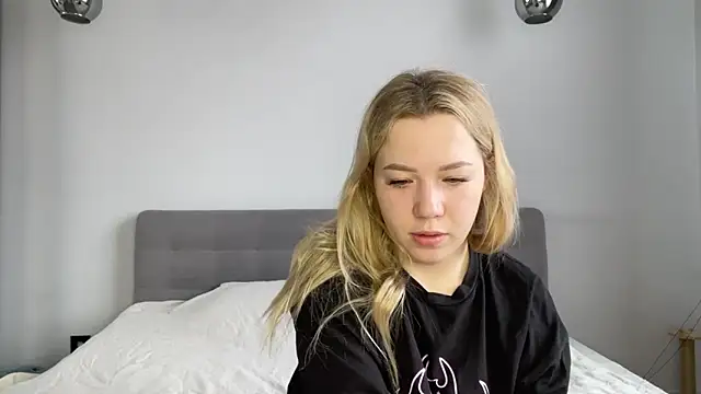 alyrasun online show from April 16, 6:25 am