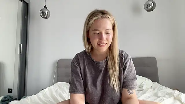 Snapshot of alyrasun chatting on July 28, 12:48 pm alyrasun online show from July 28, 12:48 pm