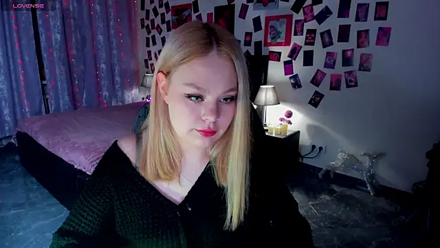 AmeliaMerris online show from April 7, 8:42 pm