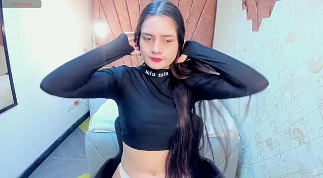 Zoe  Taylor   online show from April 17, 11:57 am