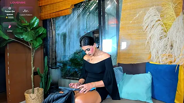 Snapshot of Sienna_Dark chatting on June 12, 8:52 pm Sienna Dark online show from June 12, 8:52 pm
