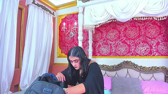 Snapshot of Sienna_Dark chatting on June 19, 8:12 pm Sienna Dark online show from June 19, 8:12 pm