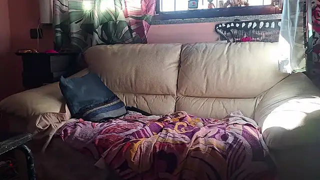 bellad0nna online show from March 31, 8:15 am