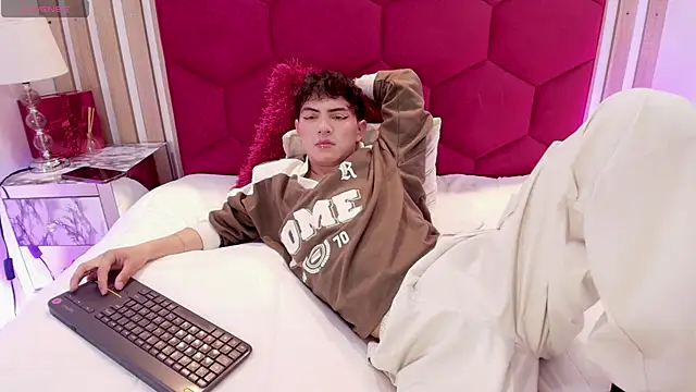 Cristopher Wild online show from March 25, 8:26 pm