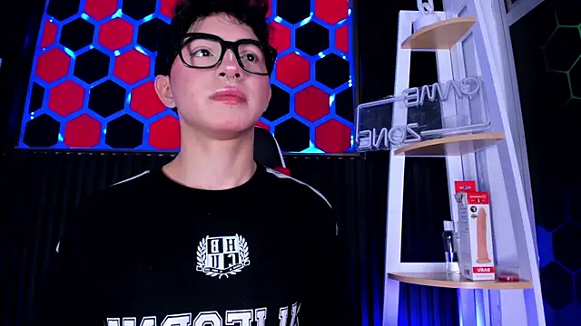 Cristopher Wild online show from April 15, 4:47 pm