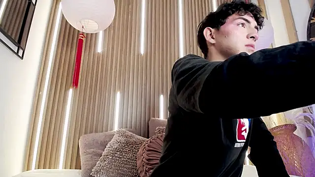 Cristopher Wild online show from April 21, 8:12 pm