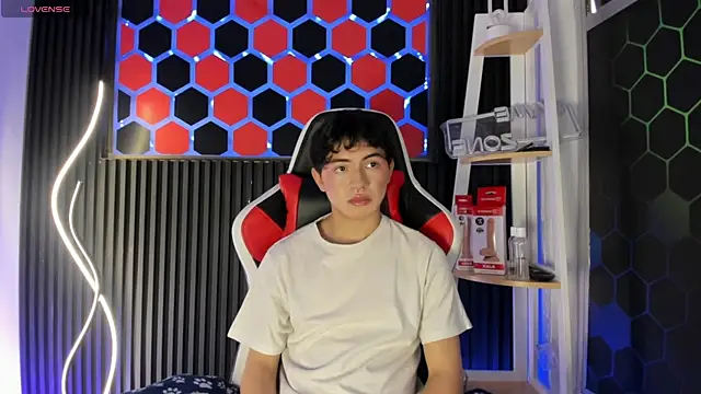 Cristopher Wild online show from April 27, 8:29 pm