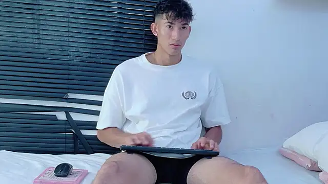 Snapshot of angel_boy02 chatting on July 1, 9:03 pm angel boy02 online show from July 1, 9:03 pm