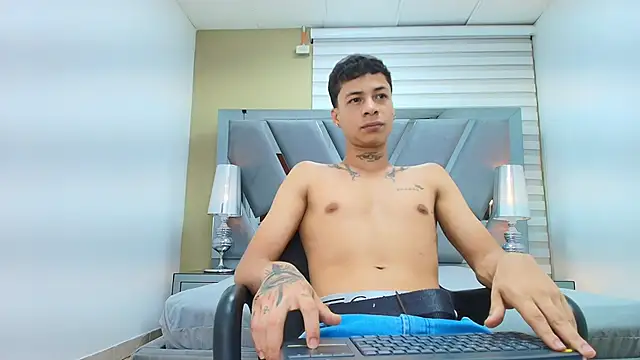 HENRY GREEN2 online show from April 10, 7:29 pm