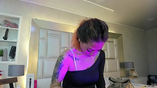 Snapshot of ZoeTaylorl chatting on June 2, 1:46 pm ZoeTaylorl online show from June 2, 1:46 pm