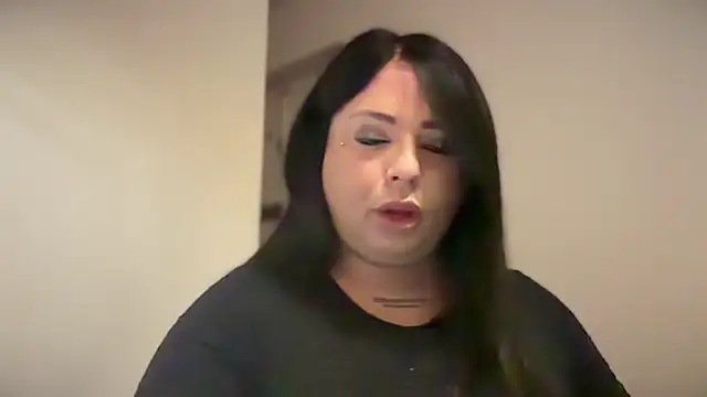 Snapshot of giaduzza chatting on April 3, 2:26 pm giaduzza online show from April 3, 2:26 pm