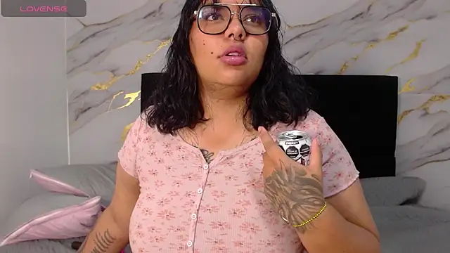 scarletth jhonsom1 online show from April 15, 6:26 pm