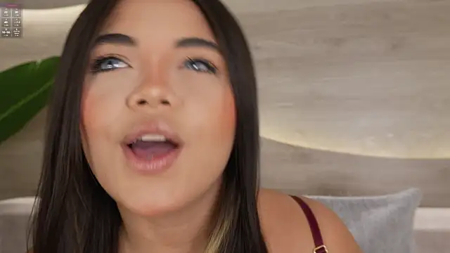 Mia Rosalie online show from July 15, 8:14 pm