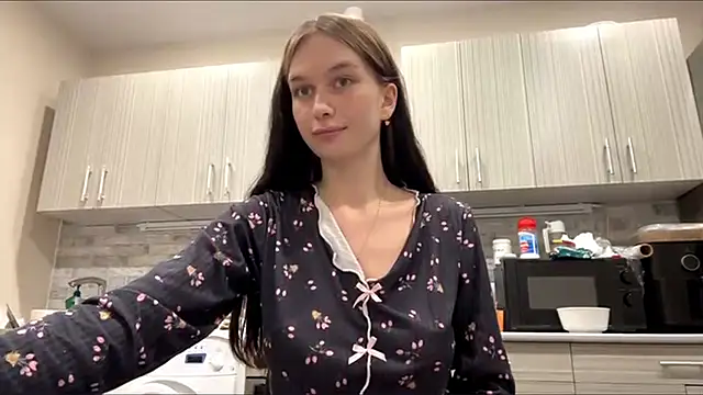 LaraDraggoo online show from March 29, 7:14 pm