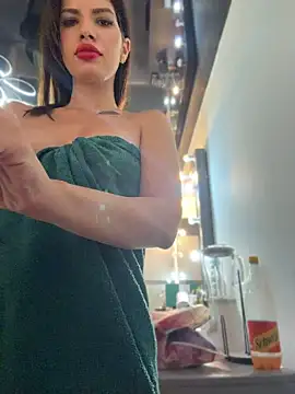 RaniaSnow online show from April 10, 5:28 pm