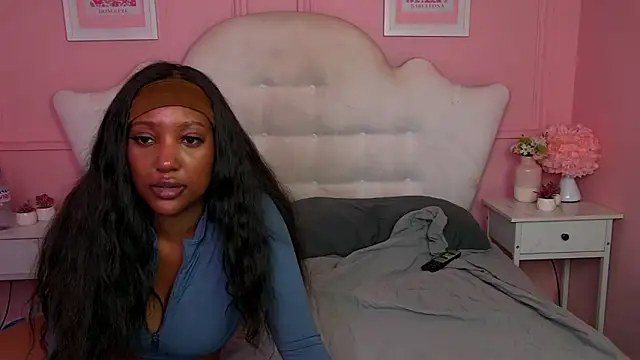 Snapshot of NyaraBuenoBabestationx chatting on July 6, 8:11 pm NyaraBuenoBabestationx online show from July 6, 8:11 pm