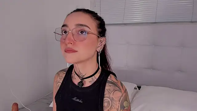 Emily Rousess online show from July 3, 11:22 pm