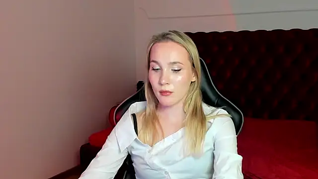 Snapshot of ElaraVoltage chatting on May 27, 5:10 pm ElaraVoltage online show from May 27, 5:10 pm