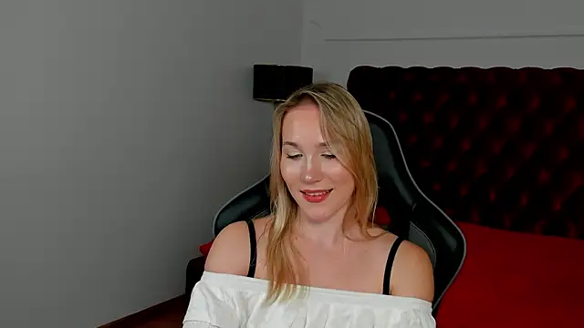 Snapshot of ElaraVoltage chatting on July 28, 12:48 pm ElaraVoltage online show from July 28, 12:48 pm